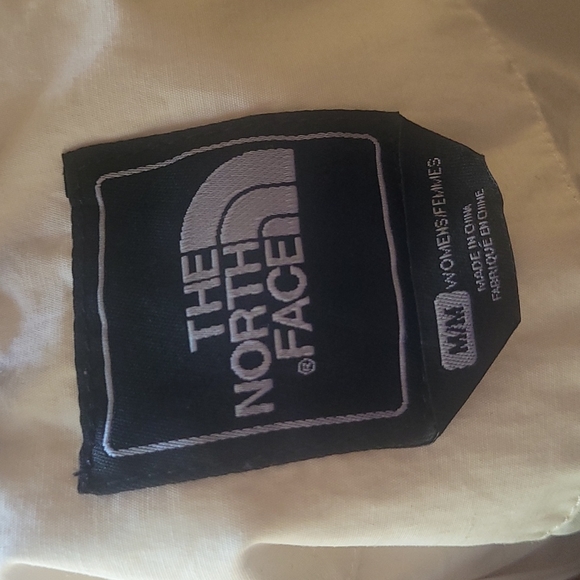 NORTH FACE Rain coat. Ivory color - Picture 9 of 10